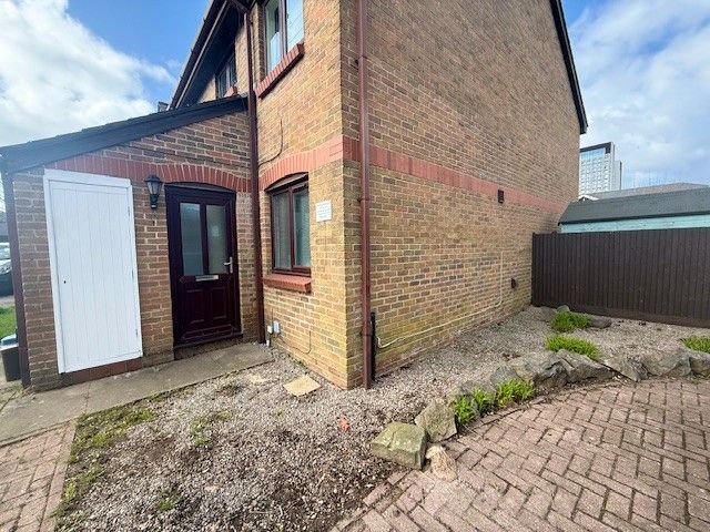 1 bed flat to rentCraiglee Drive, Cardiff CF10