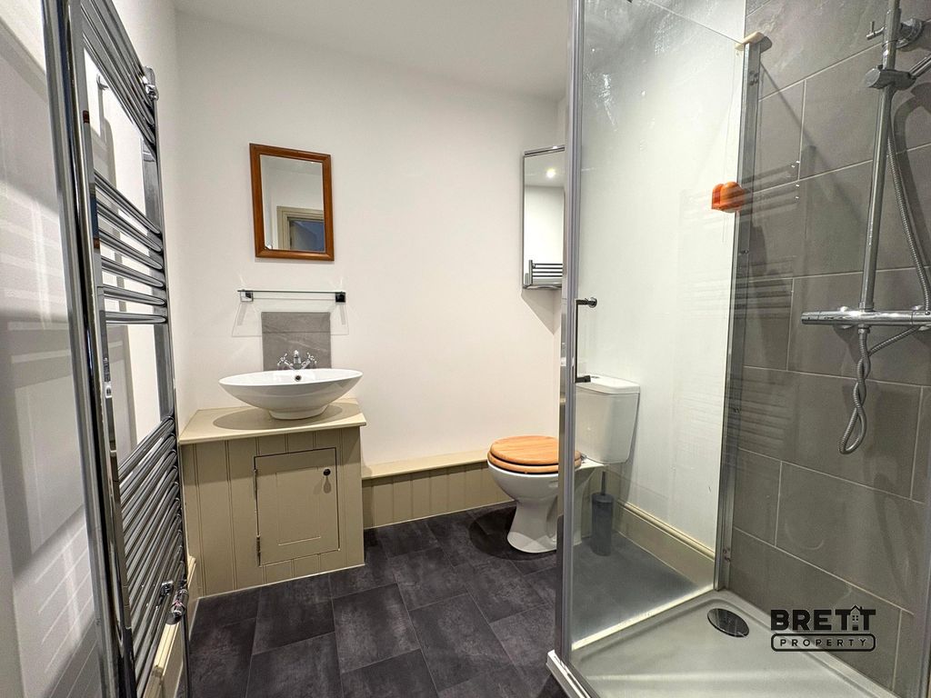 Additional image 5 of 3 bed flat to rentFlat 3, 27 Main Street, Pembroke, Pembrokeshire. SA71
