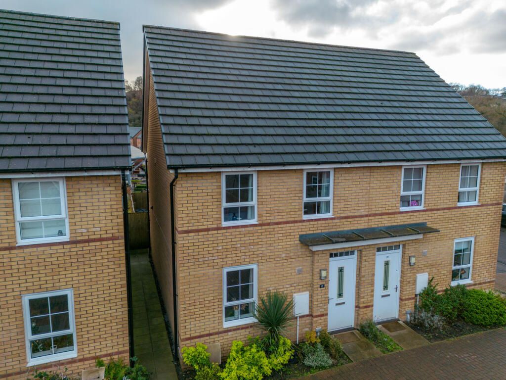 3 bed semi-detached house to rentCold Bay Close, Rogerstone NP10
