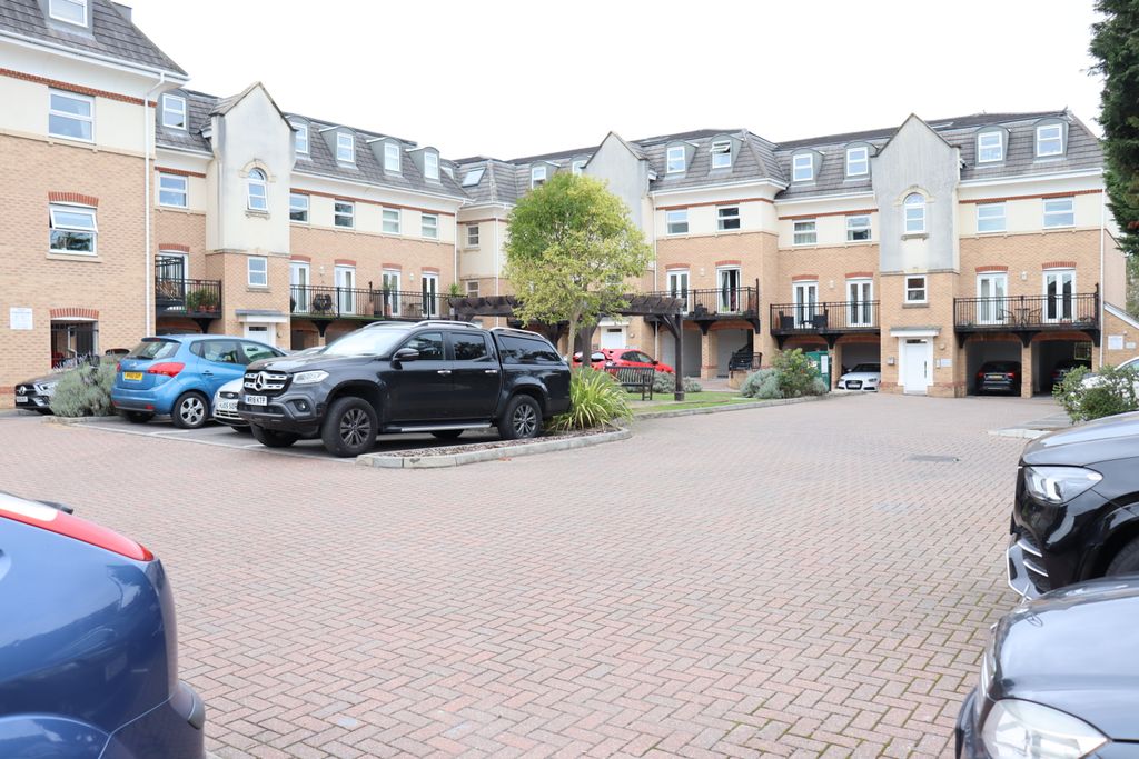 Additional image 14 of 1 bed flat to rentProspect Place, Hipley Street, Woking GU21