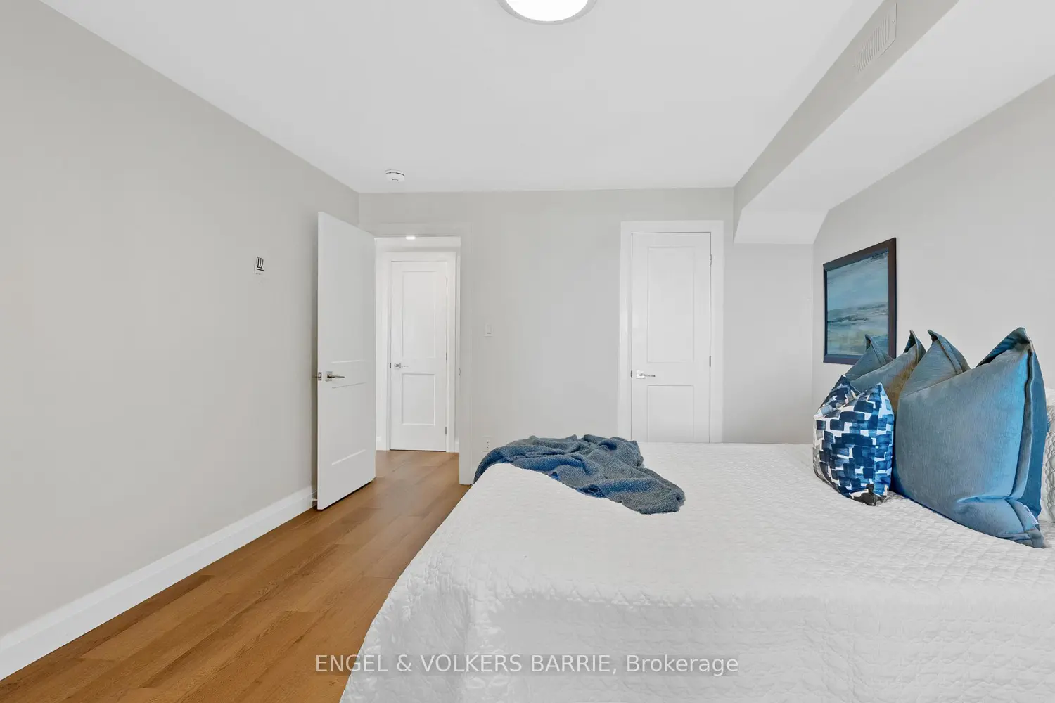 Additional image 8 of 2371 Lakeshore Road