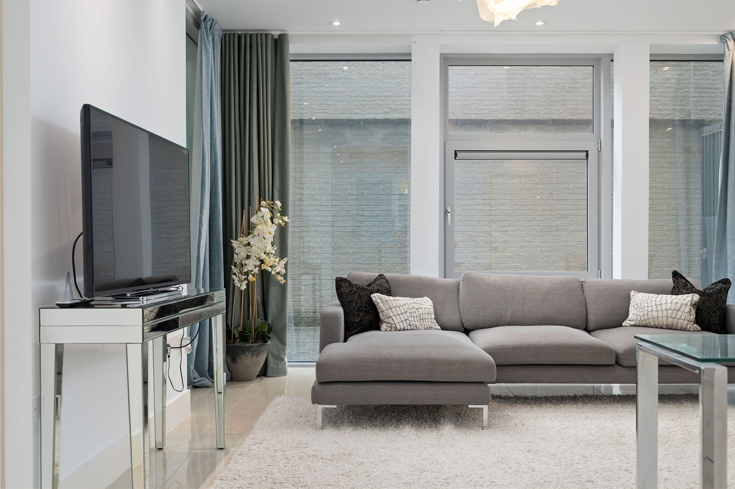 Additional image 19 of Studio Flat, Saint Vincent Place, EH3, N1 7GU