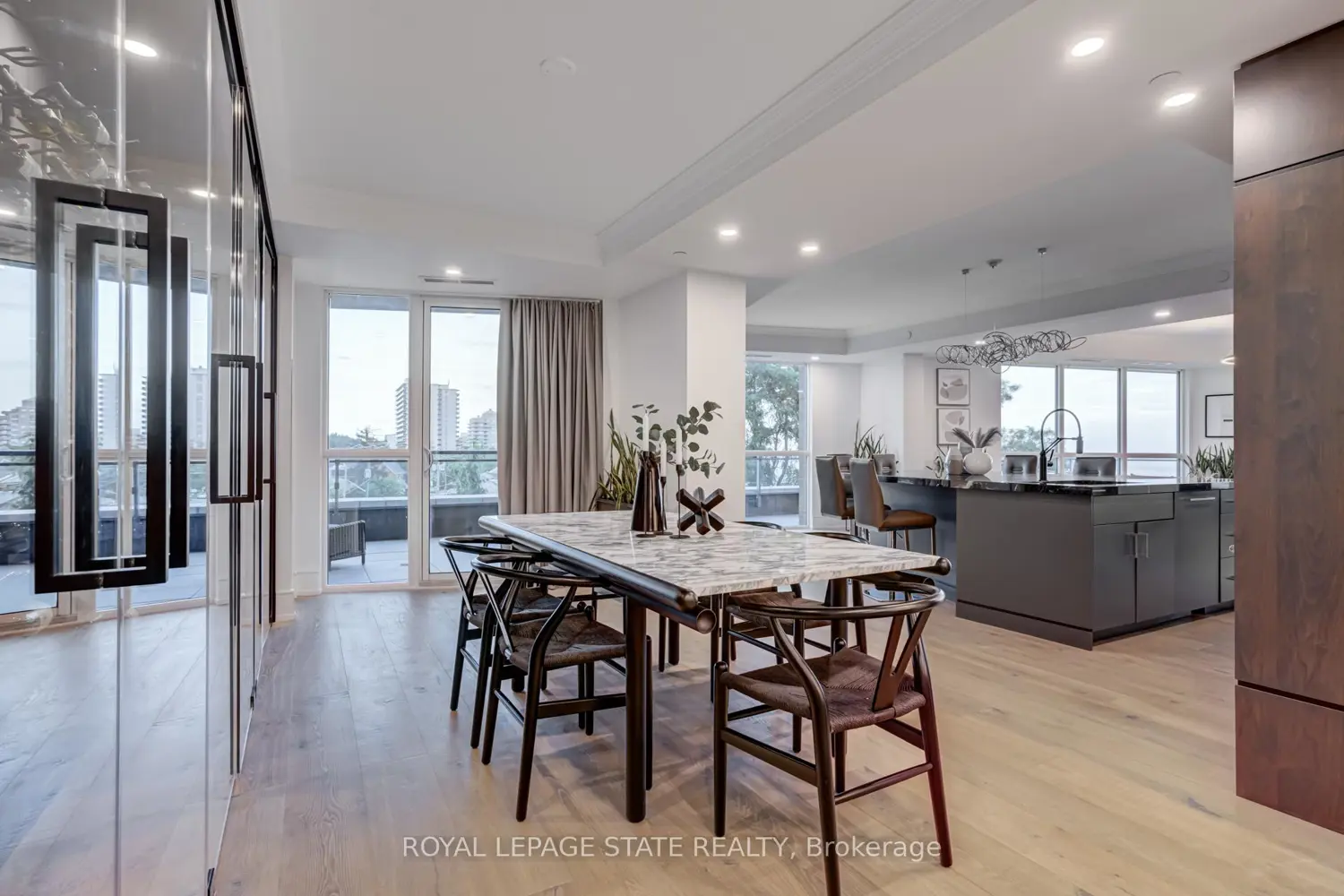 Additional image 2 of 2060 Lakeshore Road 308