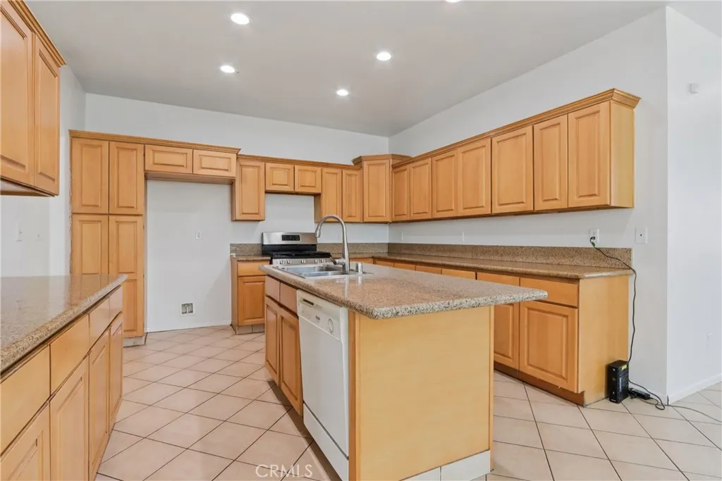 Additional image 36 of 548 Bloomington Avenue, Rialto, CA 92376