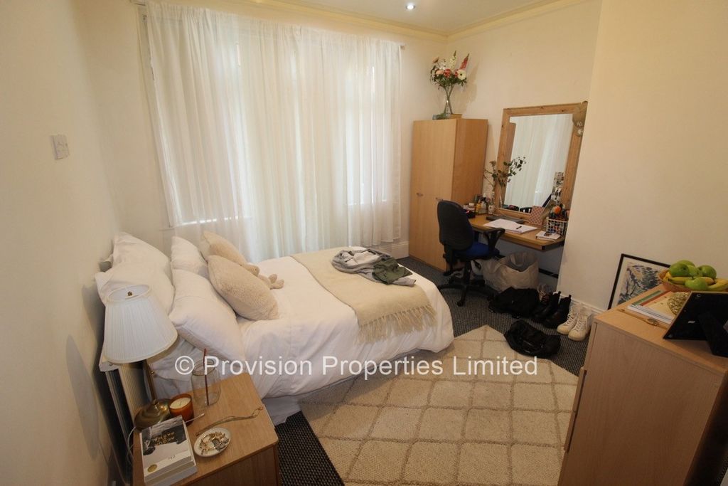 Additional image 6 of 8 bed semi-detached house to rentSt. Michaels Villas, Headingley, Leeds LS6