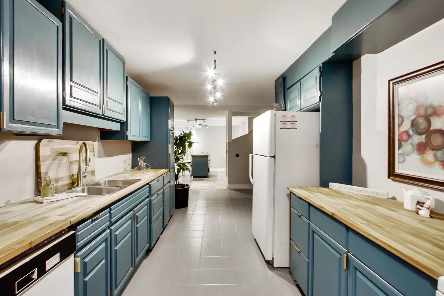 Additional image 17 of 18 Pavarotti Court