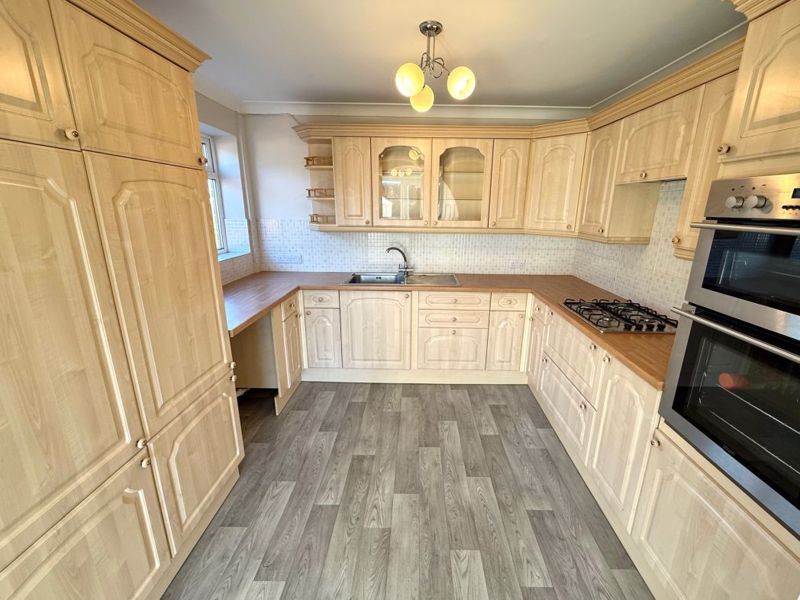Additional image 3 of 4 bed semi-detached house to rentChestnut Road, Grimsby DN37