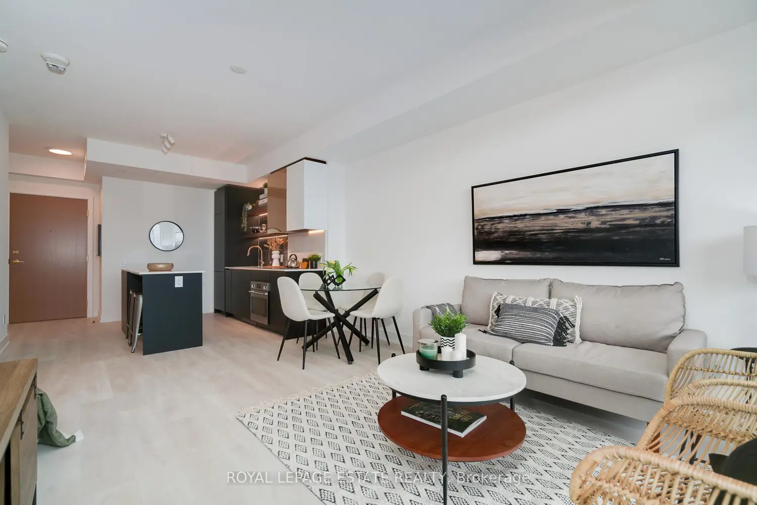 1285 Queen Street 404