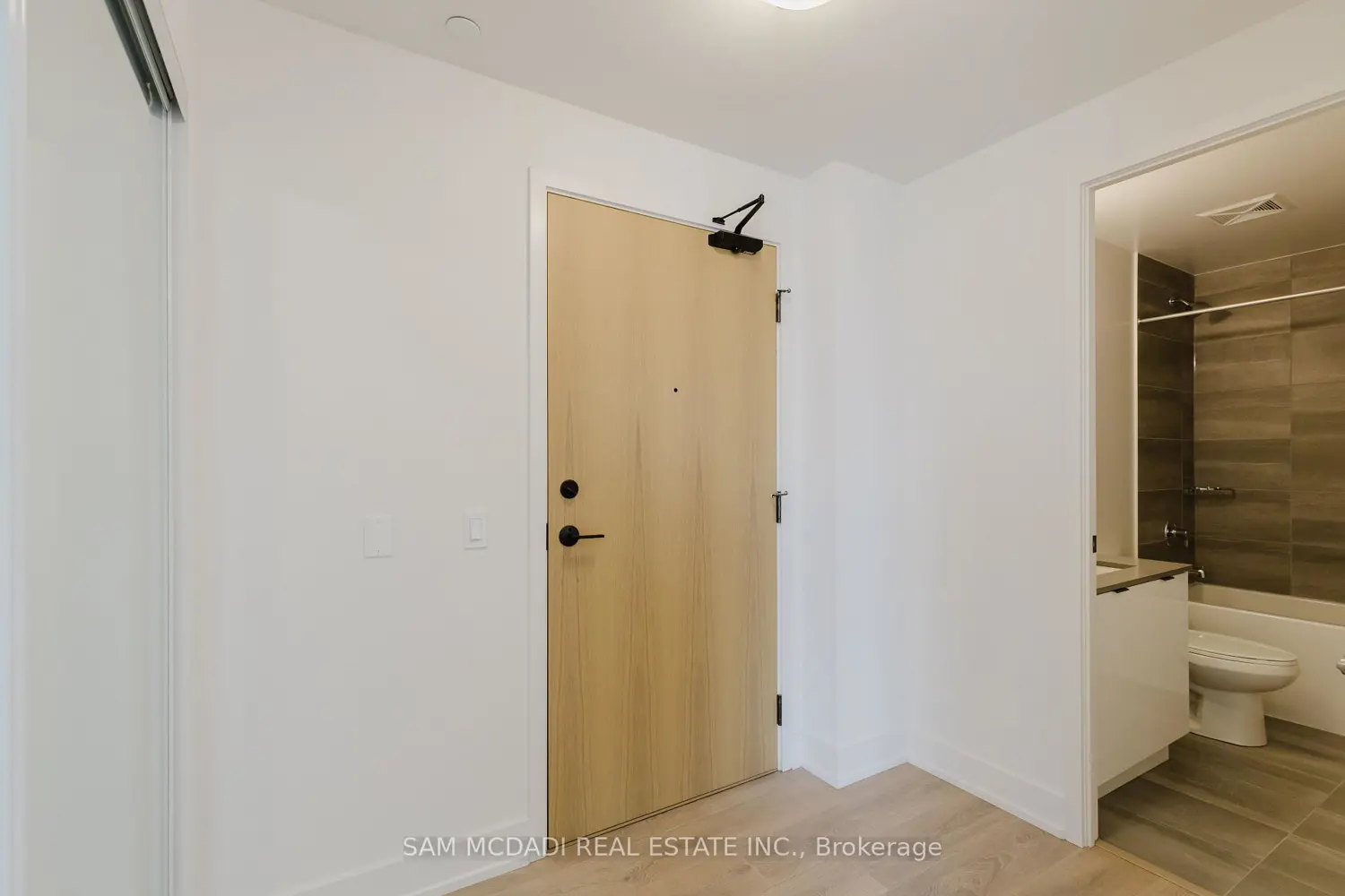 Additional image 2 of 202 Burnhamthorpe Road 2003