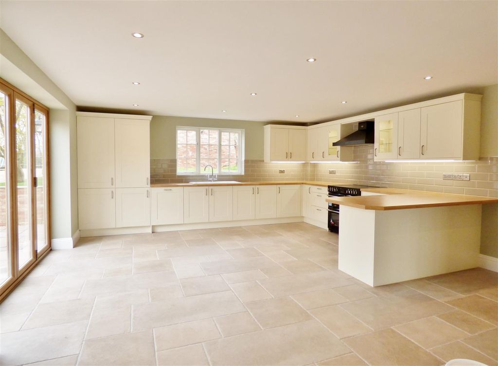 Additional image 2 of 4 bed detached house to rentForesters Cottage, Main Street, Bugthorpe, York YO41