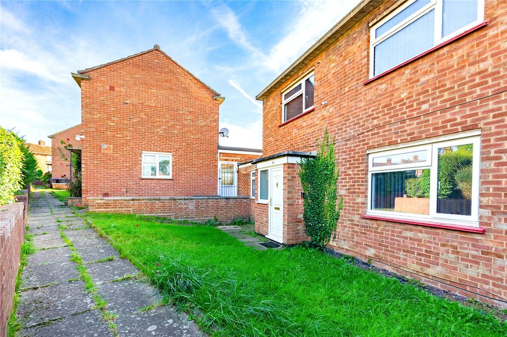 Additional image 2 of 6 bed semi-detached house to rentHelmdon Crescent, Northampton NN2