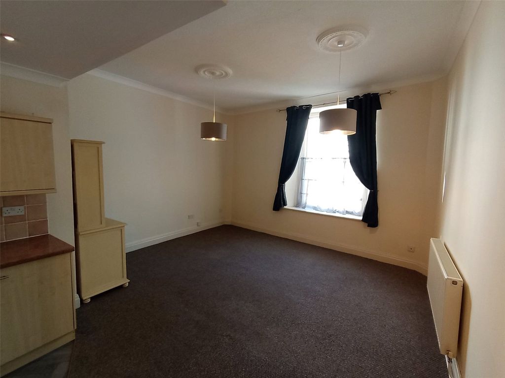 Additional image 5 of 2 bed flat to rentFlat 1, Brick House Apartments, High Street, Tenby, Pembrokeshire SA70