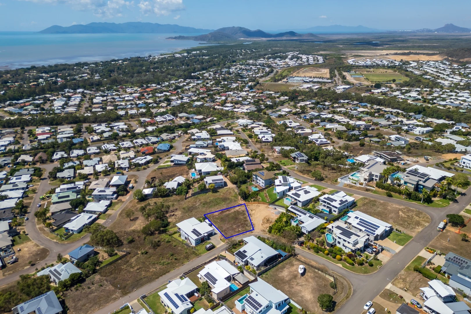 Additional image 2 of 8 Cashell Crescent, Bushland Beach QLD 4818