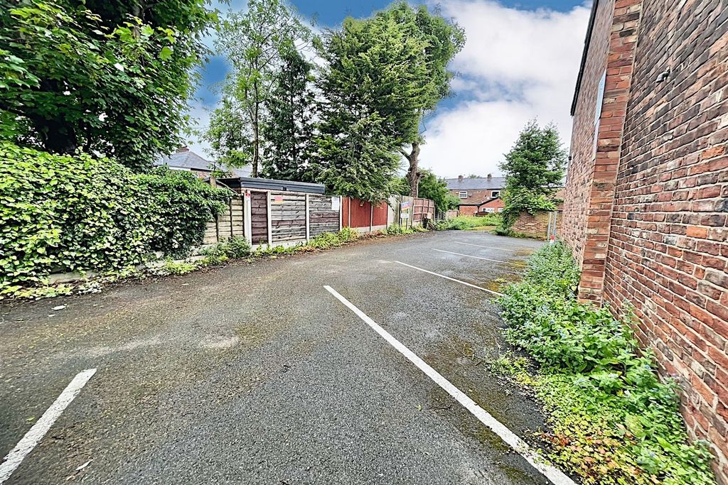 Land to rentDavenfield Grove, Manchester M20