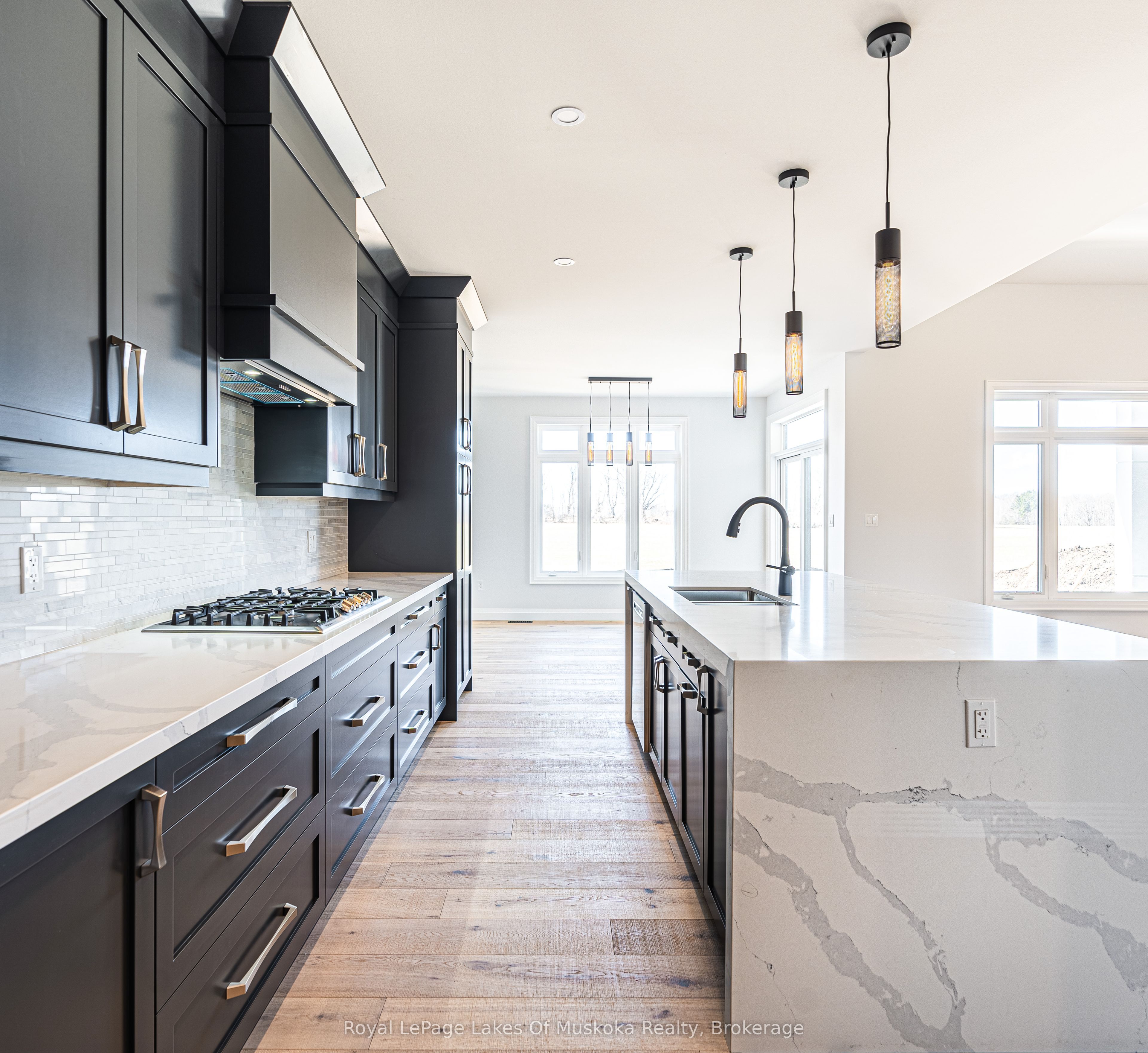 Additional image 2 of 21 Henry Ball Court, Oro-medonte, ON, L0K 2G1