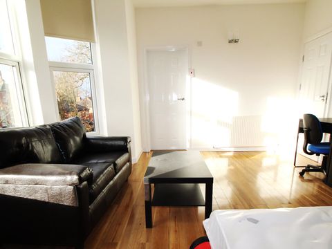 Apt 3A, 19 Regent Park Terrace #344880 LS6, Room to rent