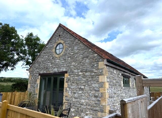 ***3 Bedroom Fully Furnished Detached Barn Conversion To Let***