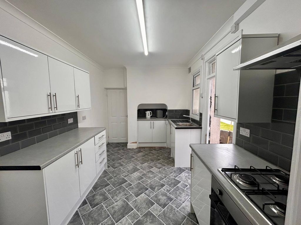 Additional image 2 of 4 bed terraced house to rentTydraw Street, Port Talbot SA13