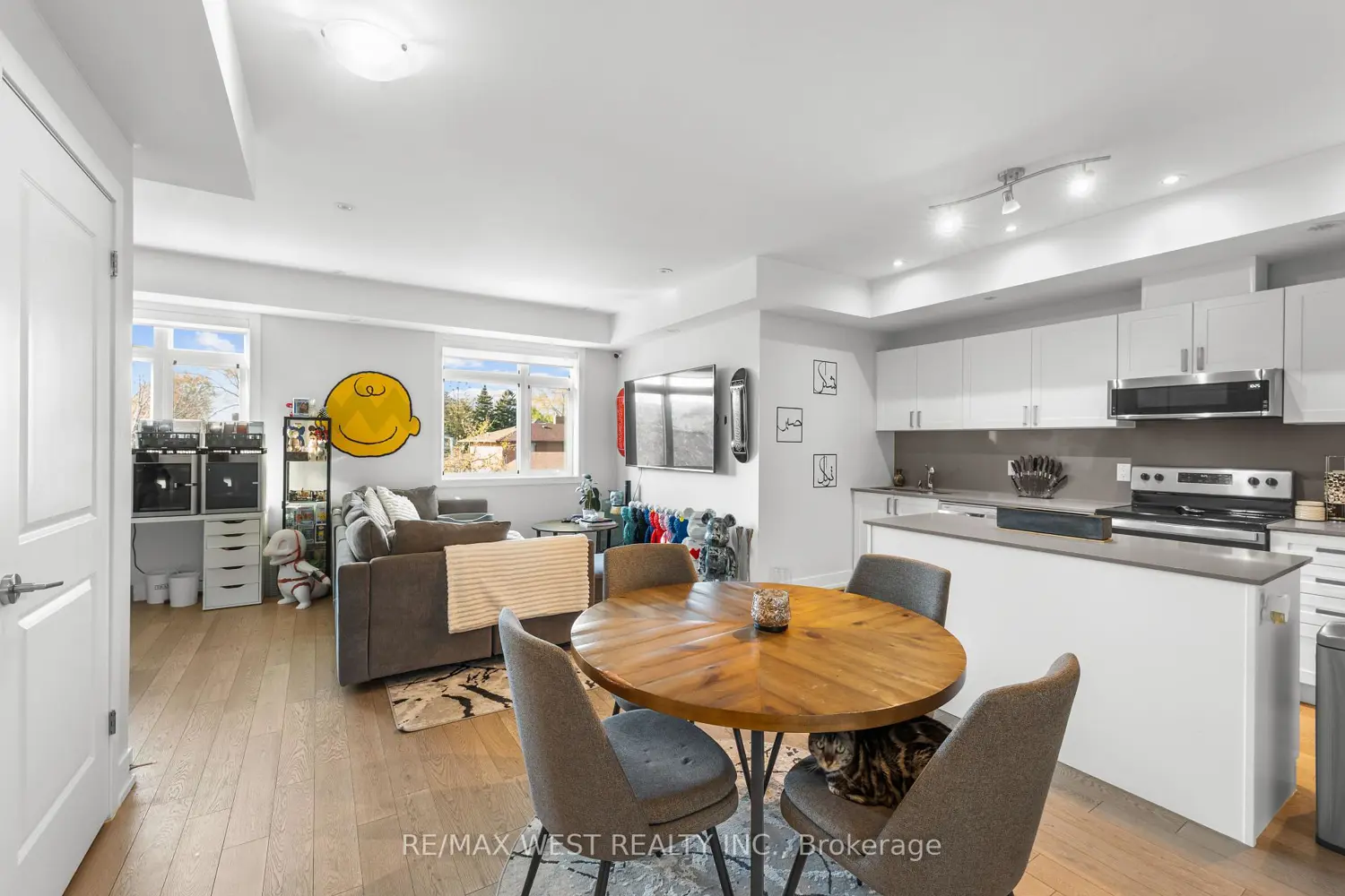 Additional image 2 of 1062 Douglas Mccurdy Common