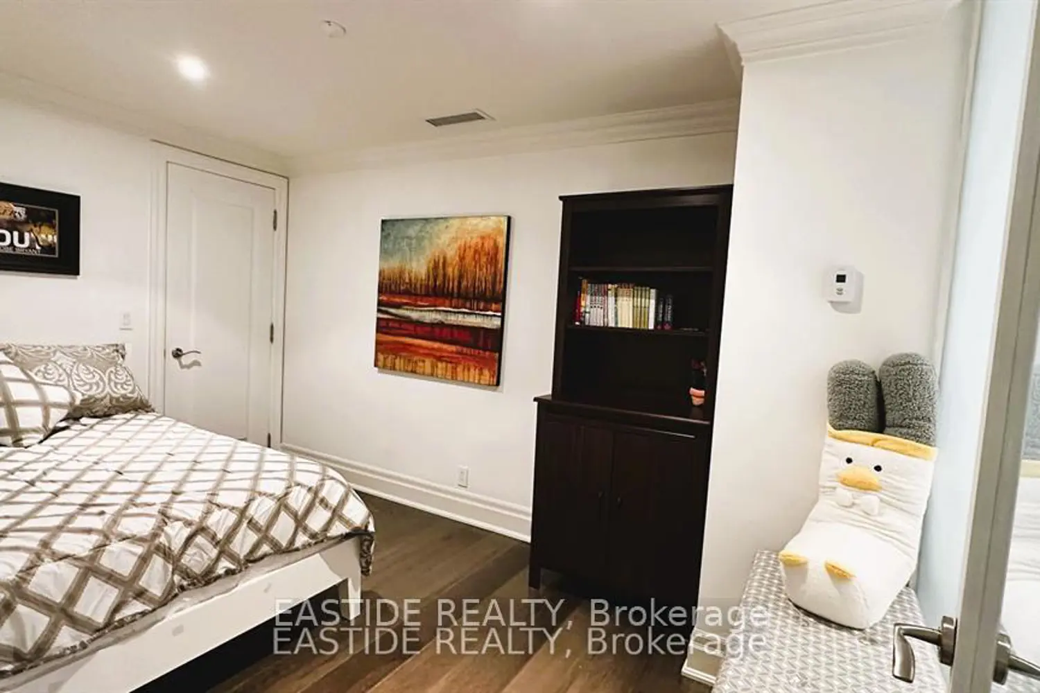 Additional image 18 of 68 Yorkville Avenue 303