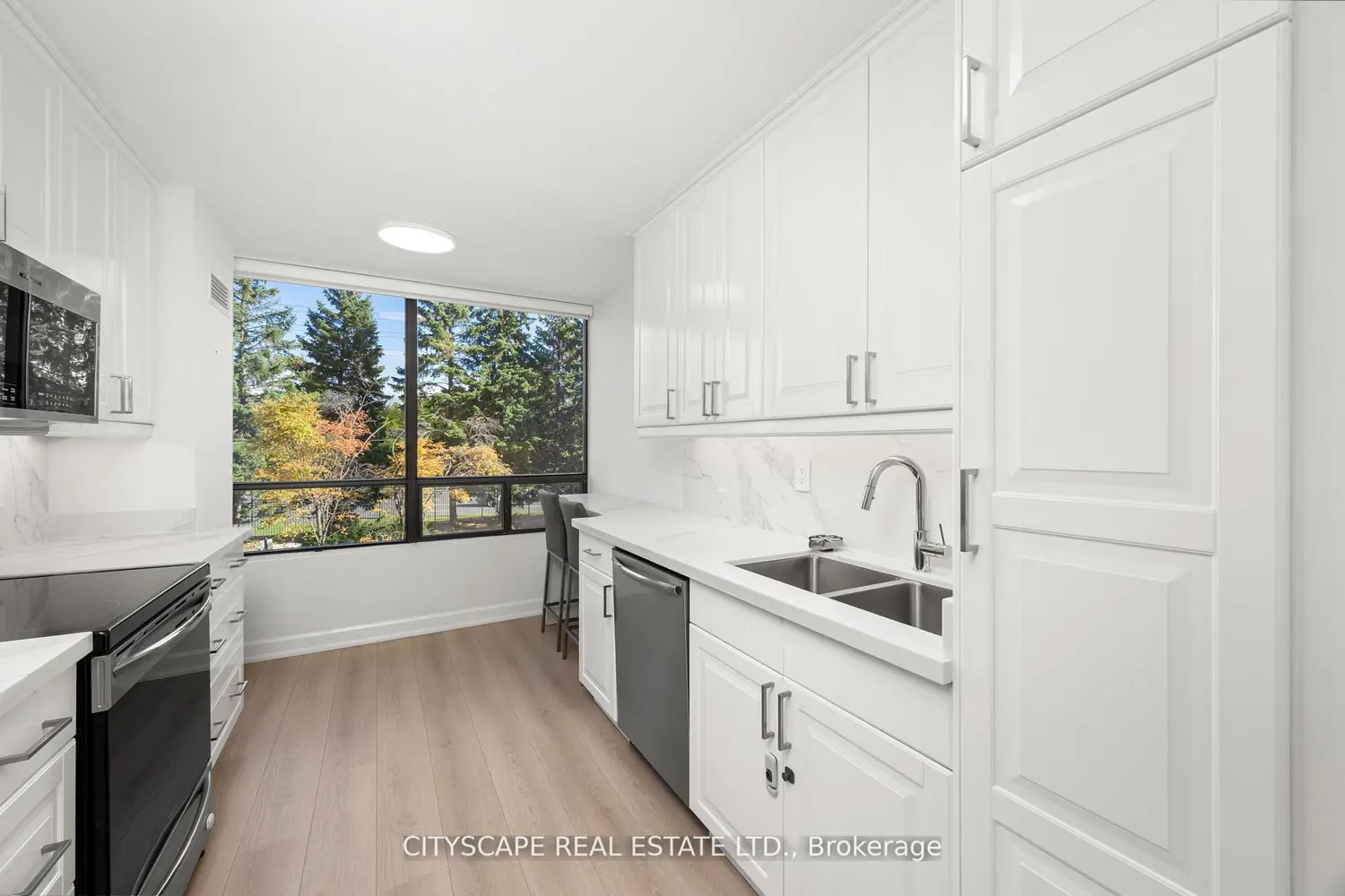 Additional image 9 of 7460 Bathurst Street 209