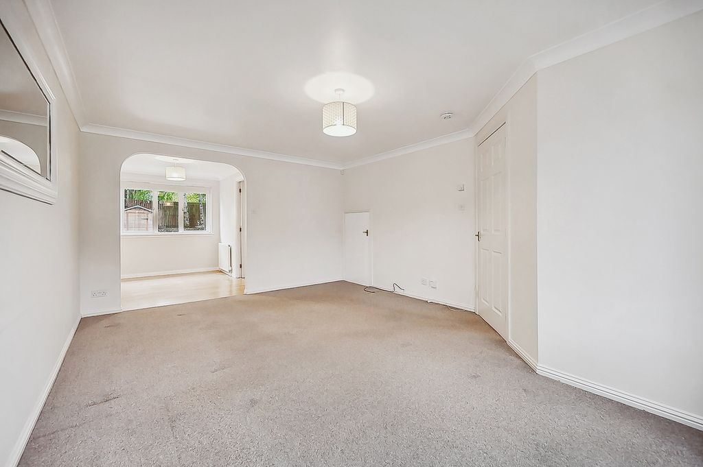 Additional image 4 of 3 bed semi-detached house to rentBrent Road, Glasgow, Glasgow G46