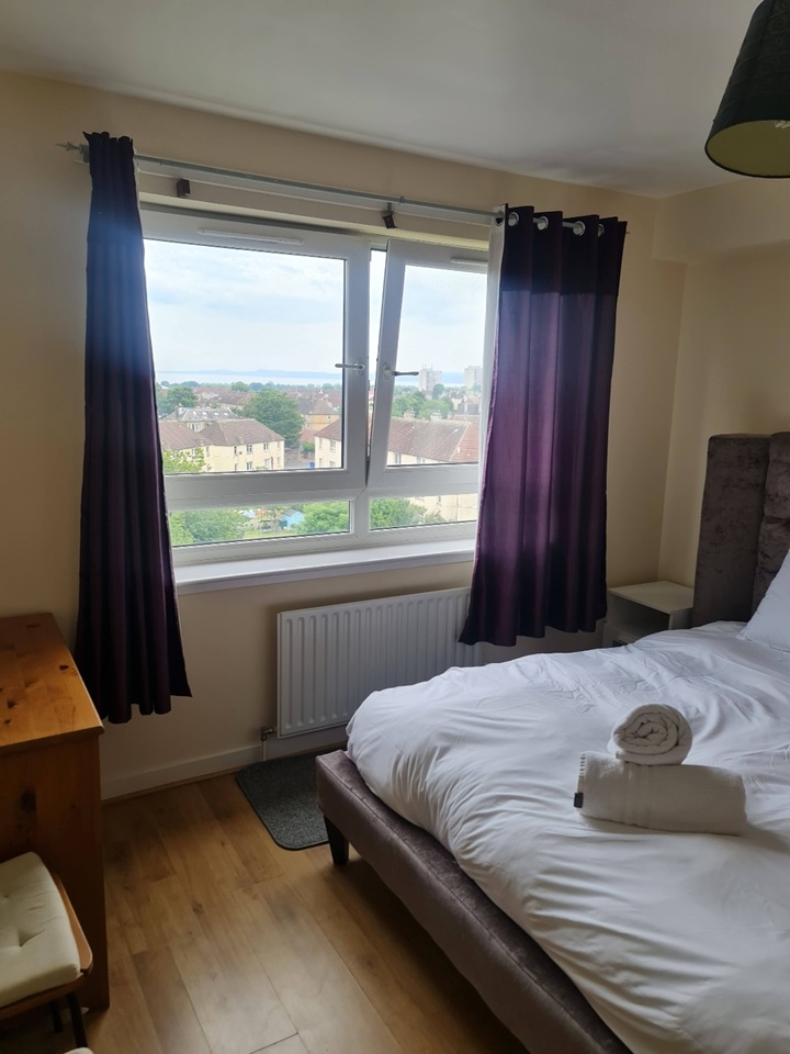 2 Bed Flat, Hawkhill Close, EH7, N1 7GU