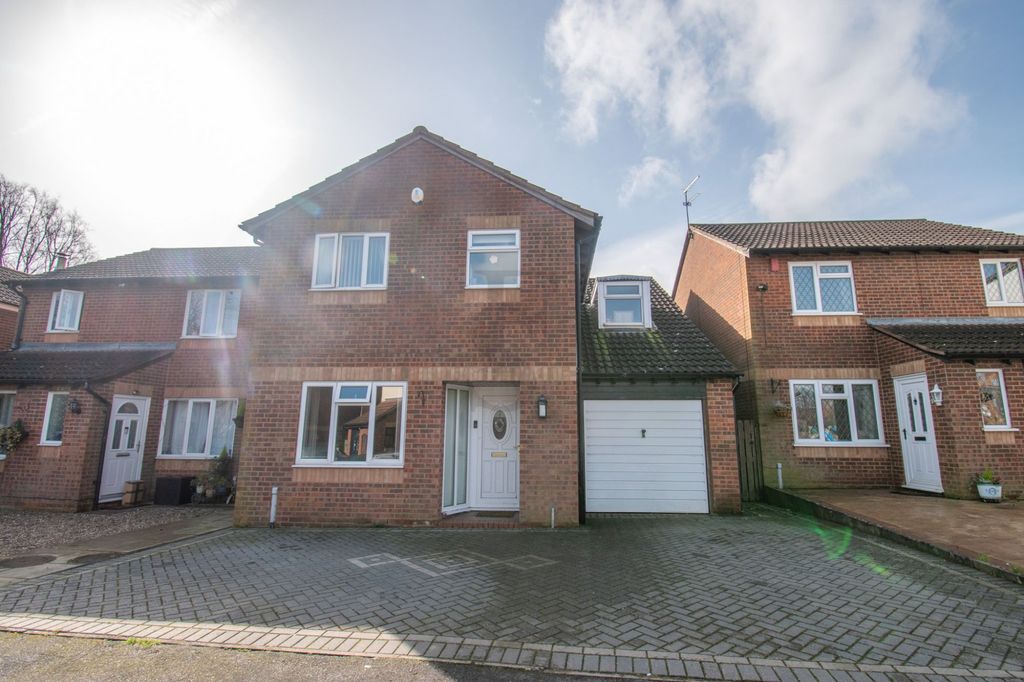4 bed detached house to rentHensman Close, Fleckney LE8