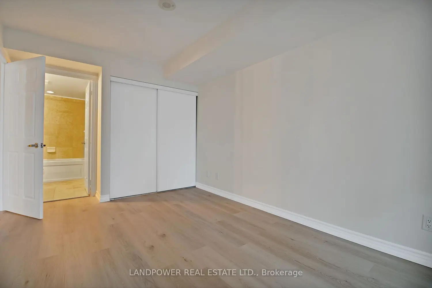 Additional image 9 of 761 Bay Street 1810