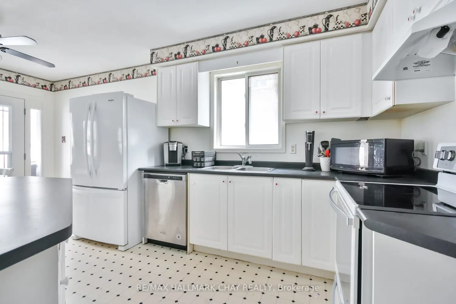 Additional image 4 of 37 Loon Avenue