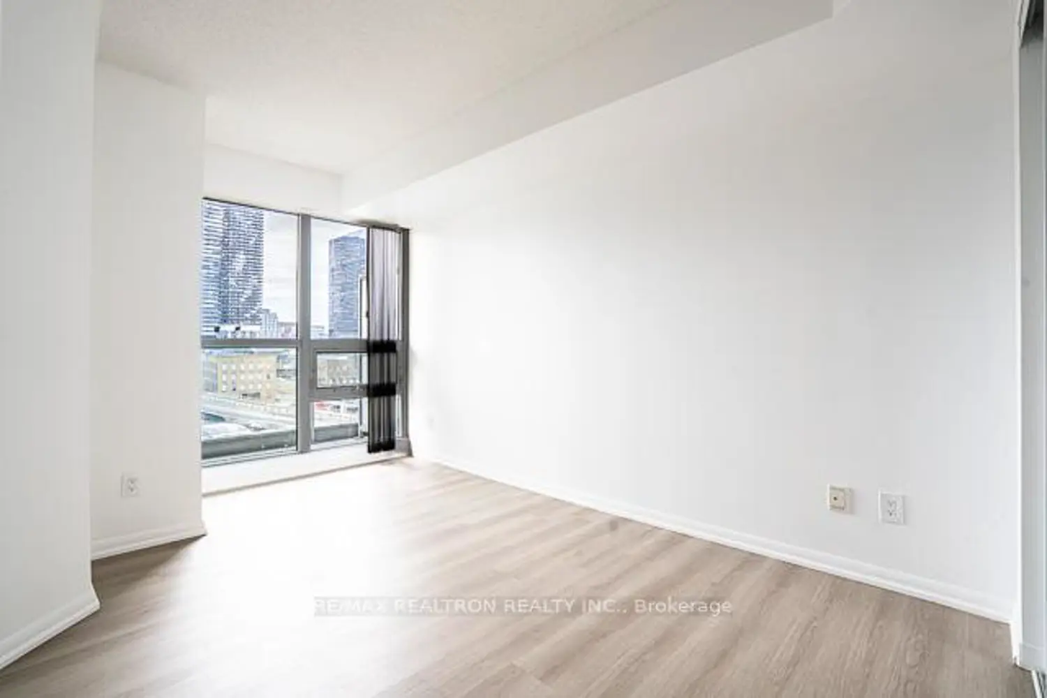 Additional image 12 of 18 Yonge Street 808