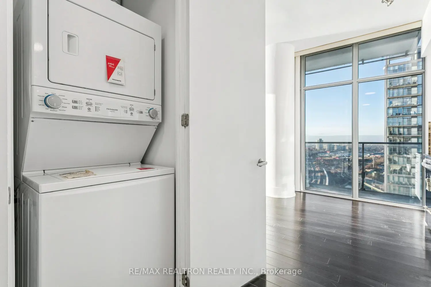 Additional image 4 of 103 The Queensway 2805