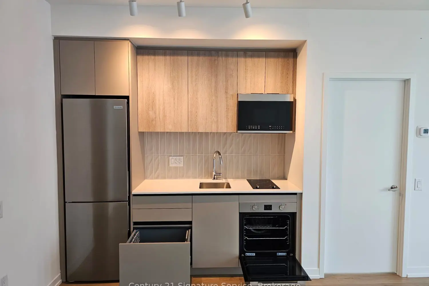 Additional image 10 of 2485 Eglinton Avenue 504