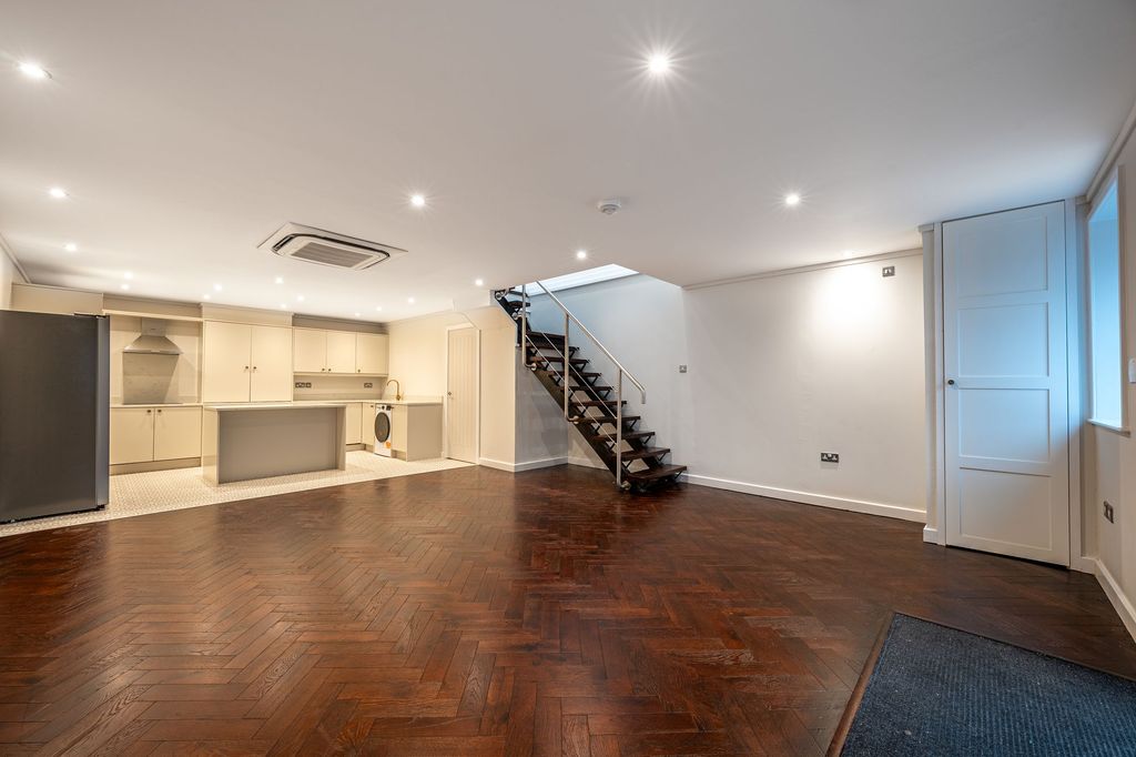 Additional image 5 of 2 bed detached house to rentHookstone Drive, Harrogate HG2
