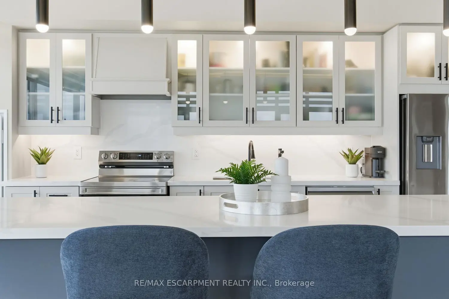 Additional image 5 of 550 North Service Road 1404