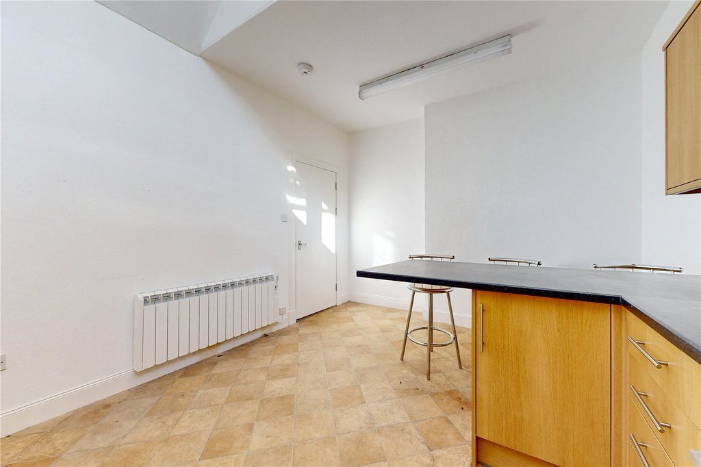 Additional image 8 of 2 bed flat to rentShore Road, Perth PH2