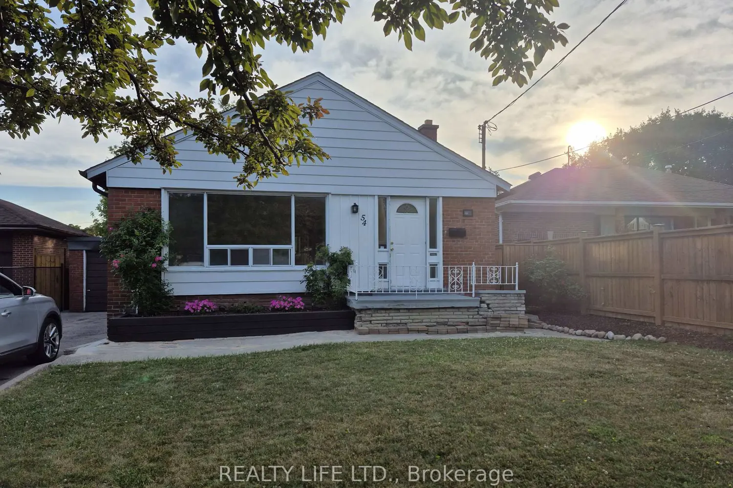 54 Garside Crescent