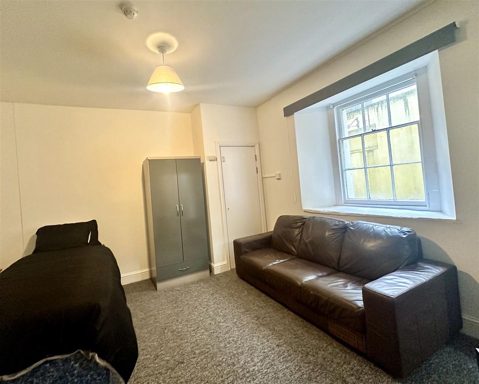 Additional image 4 of 2 bed flat to rentEast Back, Pembroke SA71