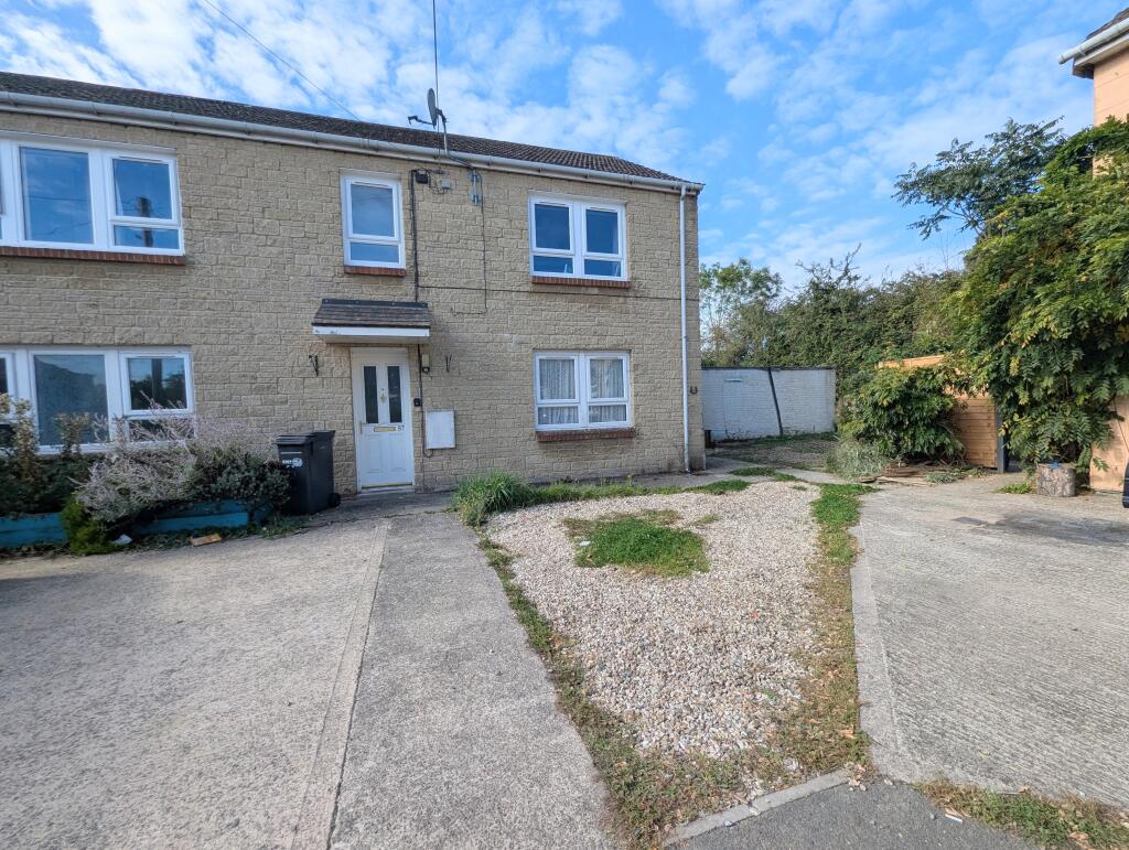 57 Thurlocks, Tintinhull, Yeovil, Somerset BA22 8QE