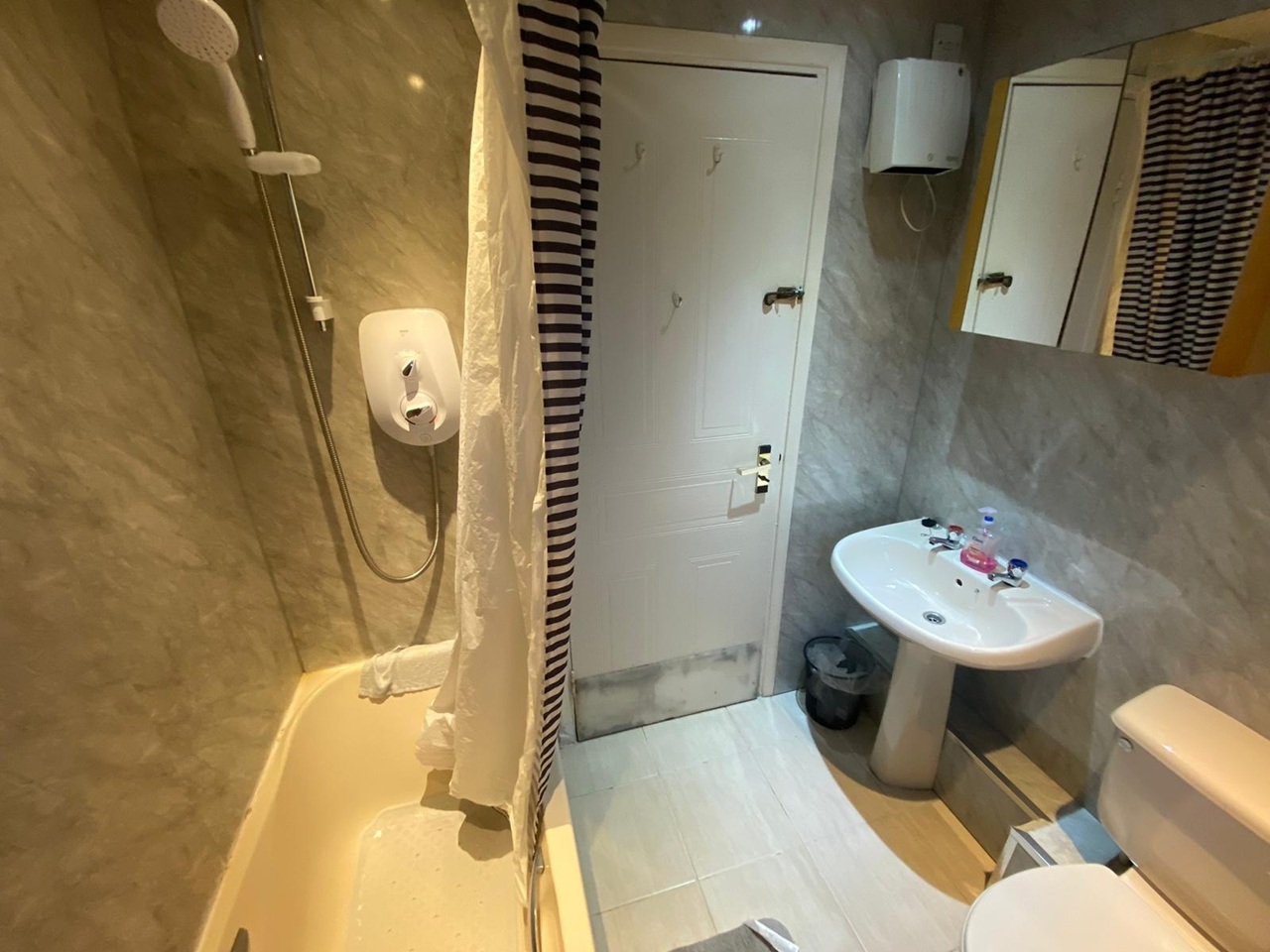 3 Bed Flat, Grove Park Street, G20, N1 7GU