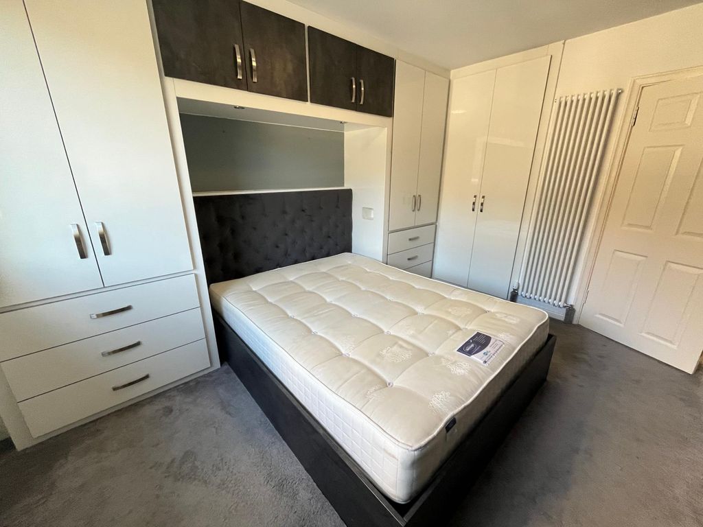 3 bed flat to rentEdinburgh EH10 photo 5