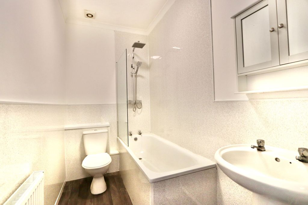 Additional image 4 of 1 bed flat to rentFlat 4, 50 High Street, Fleur-De-Lis, Blackwood NP12
