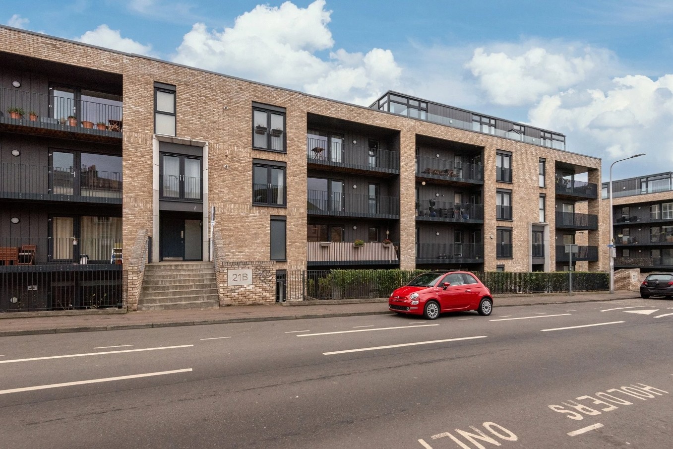 2 Bed Flat, Brunswick Road, EH7, N1 7GU