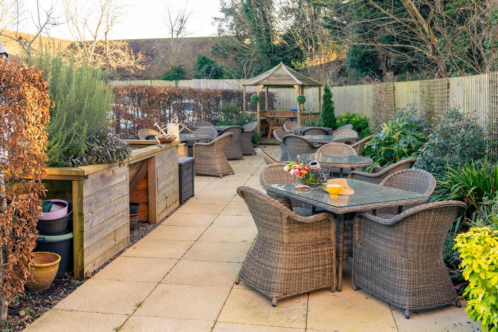 Additional image 8 of 1 bed flat to rentReading Road, Henley-On-Thames RG9