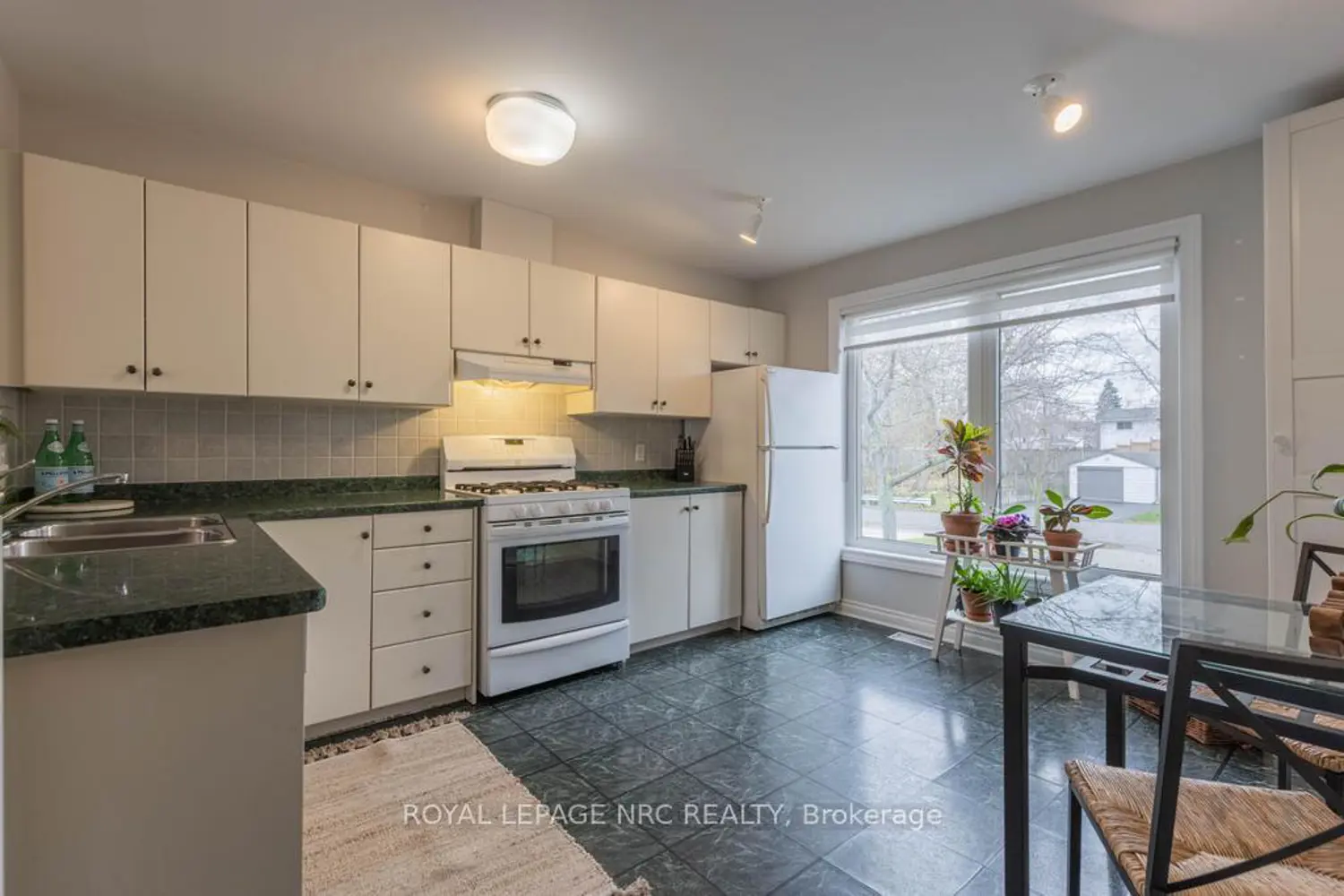 Additional image 4 of 1 Lakeside Drive 13