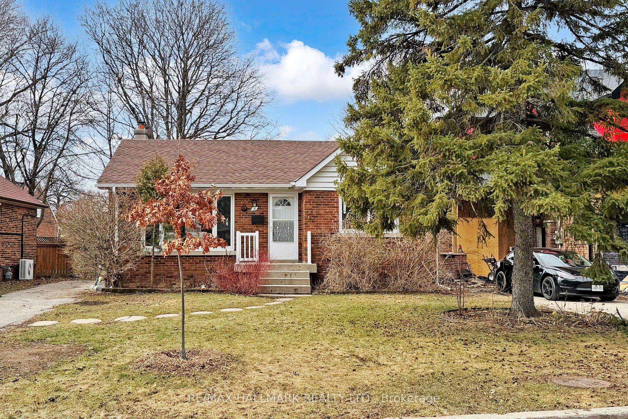 16 Marchington Circle, Toronto, ON, M1R 3M4