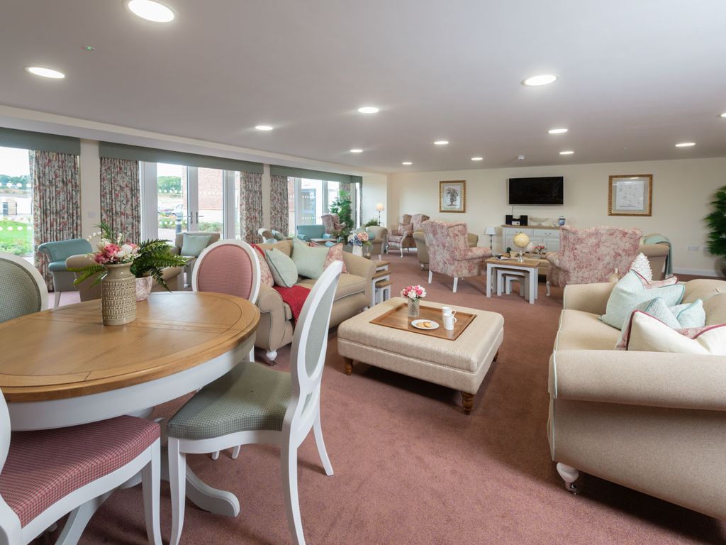 2 bed flat to rentSpringfield Close, Stratford-Upon-Avon CV37 photo 3