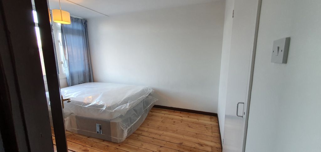 4 bed maisonette to rentNorthfields NR4 photo 4
