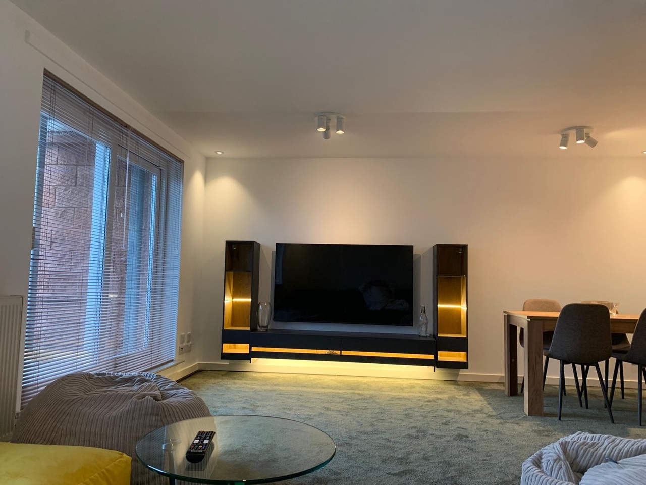 2 Bed Flat, Albion Gardens, EH7, N1 7GU