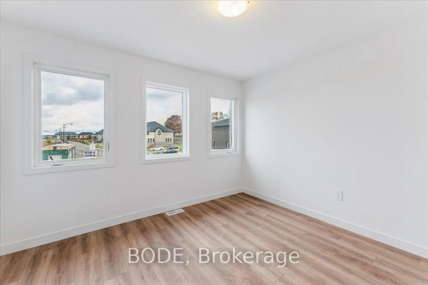 Additional image 14 of 5 Pin Oak Common